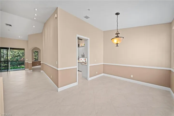 1405 Mariposa Cir 11202, Naples, Florida 34105