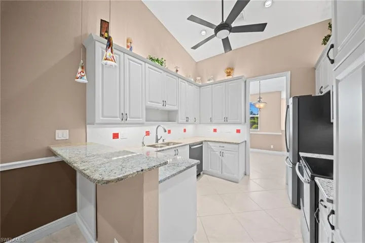1405 Mariposa Cir 11202, Naples, Florida 34105