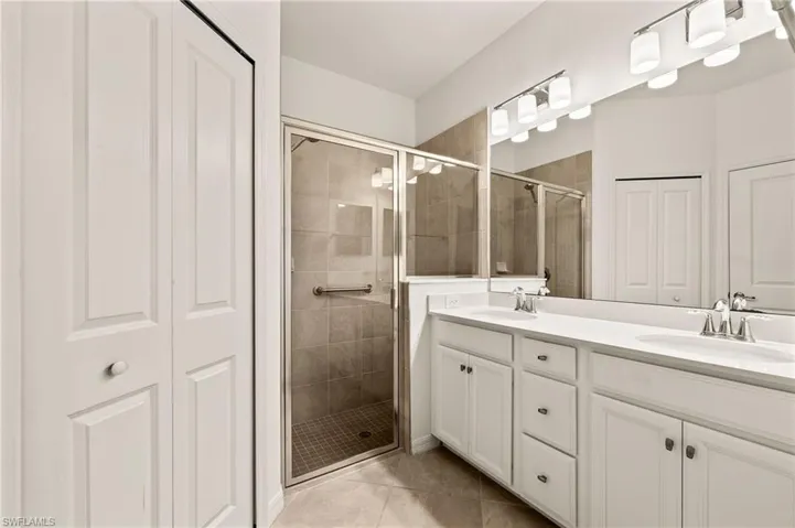 2637  Vine  AVE, Naples, FL 34120