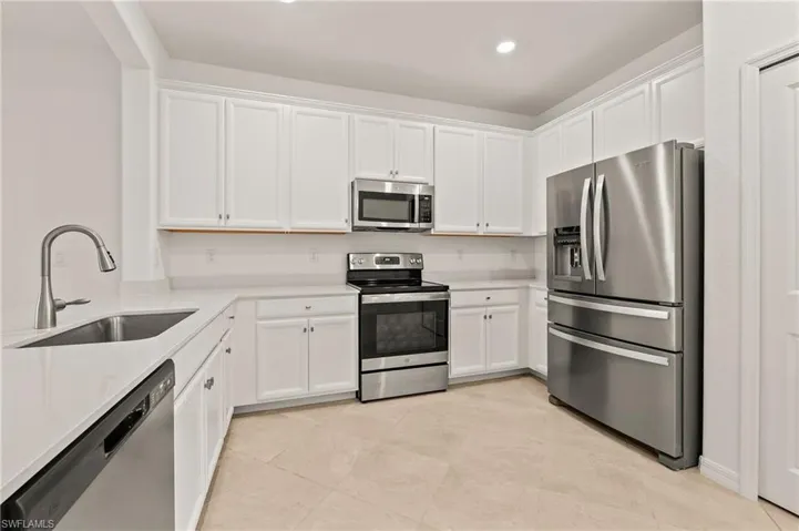 2637  Vine  AVE, Naples, FL 34120
