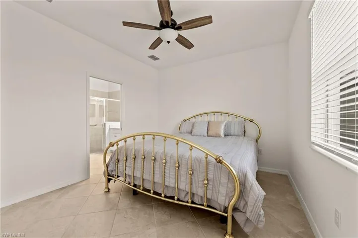 2637  Vine  AVE, Naples, FL 34120