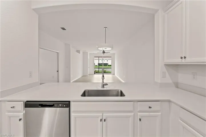 2637  Vine  AVE, Naples, FL 34120