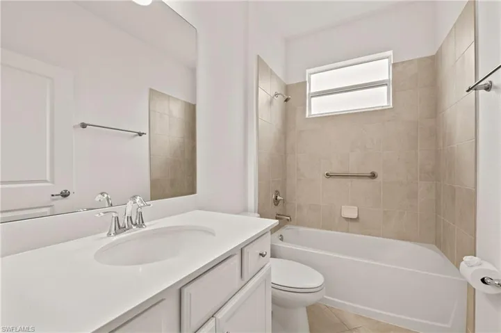 2637  Vine  AVE, Naples, FL 34120