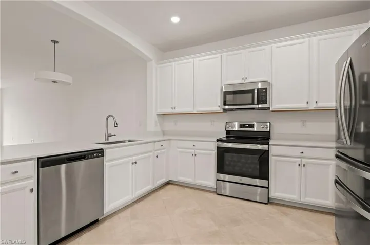 2637  Vine  AVE, Naples, FL 34120