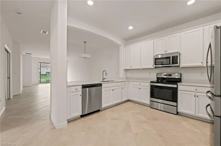 2637  Vine  AVE, Naples, FL 34120