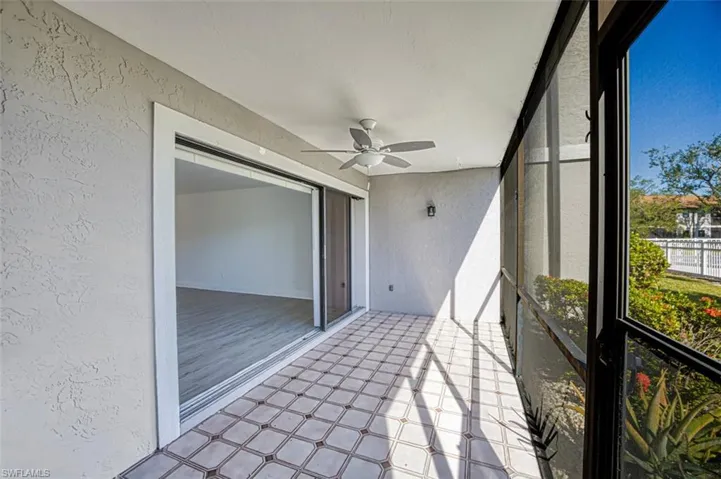 Unfurnished sunroom with a ceiling fan