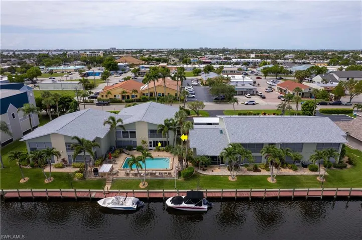 From your BACK DOOR, you’re just ONEBRIDGE AWAY from the Caloosahatchee River,offering access to the Gulf of Mexico - ABOATER'S DREAM!