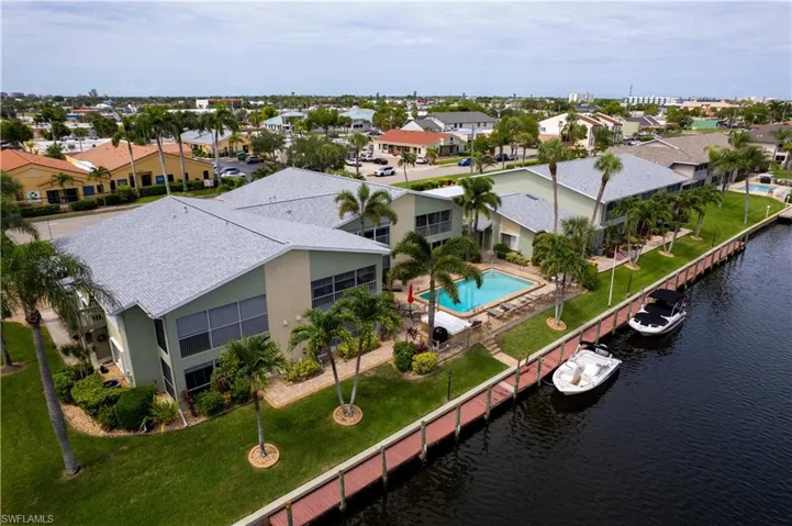 This unit includes access to the COMMUNITYPOOL AND BOAT SLIP (first come, first serve)