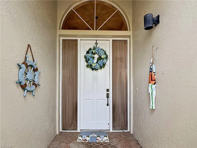 19372  Silver Oak  DR, Estero, FL 33967
