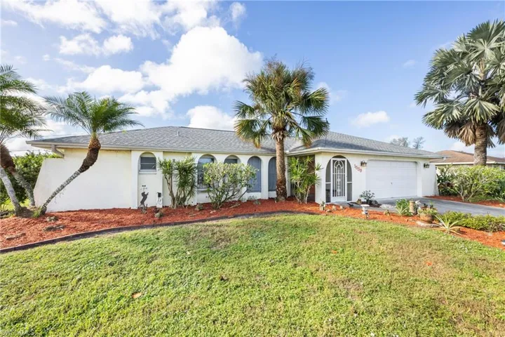 1539  Canal  ST, Lehigh Acres, FL 33936