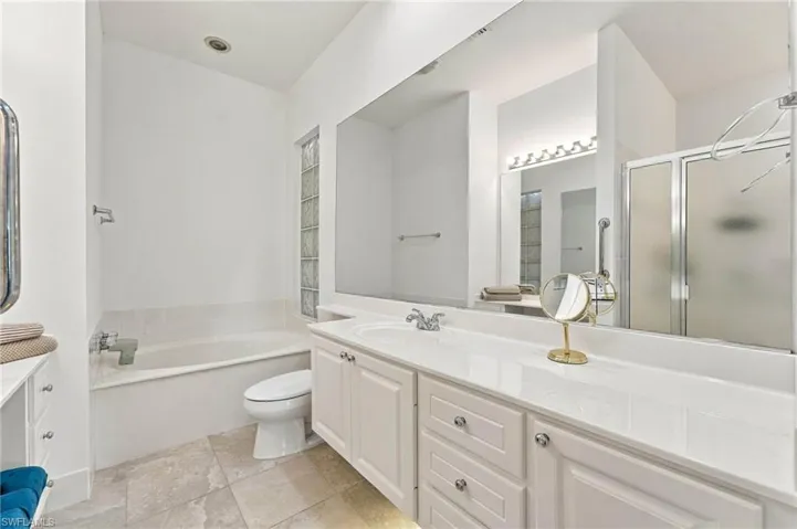 Master soaking tub