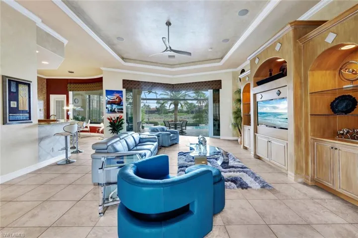 Large Spacious Family Room