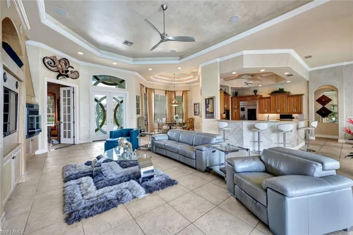 Large Spacious Family Room