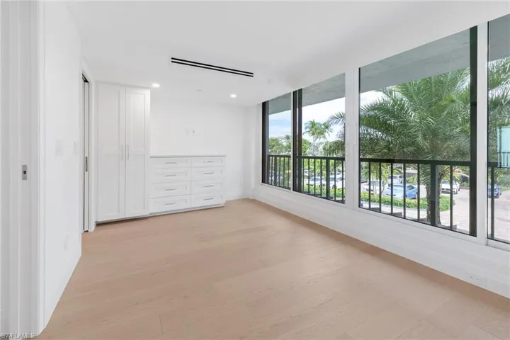 2388  Gulf Shore N BLVD, Naples, FL 34103