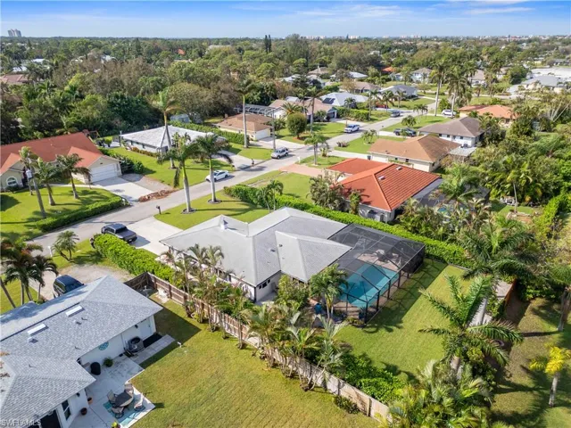 Birds eye view of property