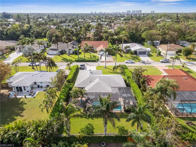 Birds eye view of property