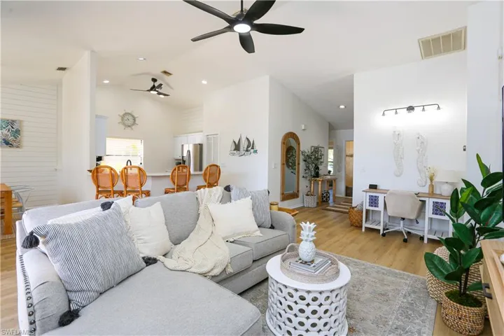 1394 Monarch Cir, Naples, Florida 34116