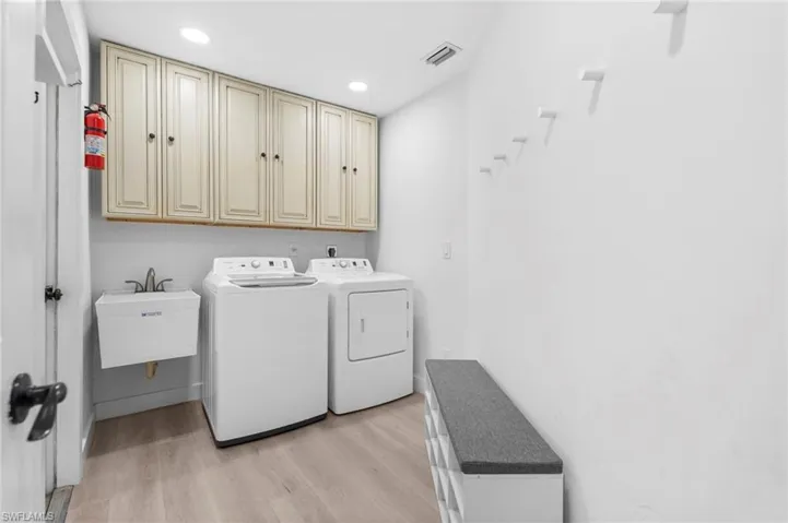 3424  Anton  CT, Naples, FL 34109