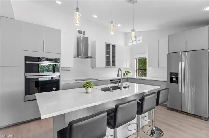 3424  Anton  CT, Naples, FL 34109