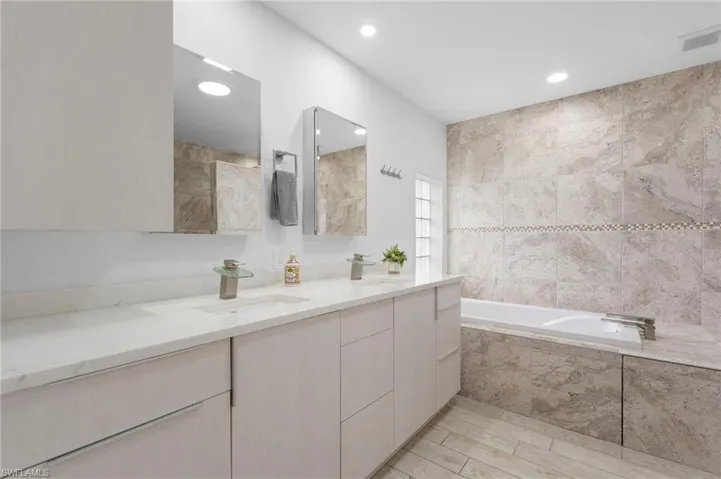 3424  Anton  CT, Naples, FL 34109
