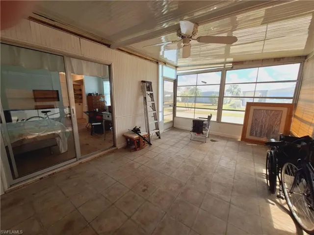 Sunroom / solarium with a ceiling fan