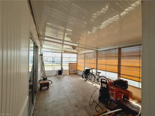 Sunroom / solarium with ceiling fan