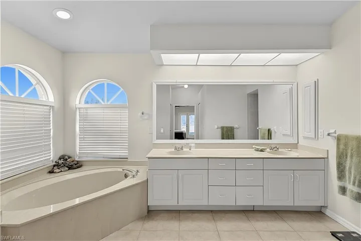 17 Se 15th Ave, Cape Coral, Florida 33990