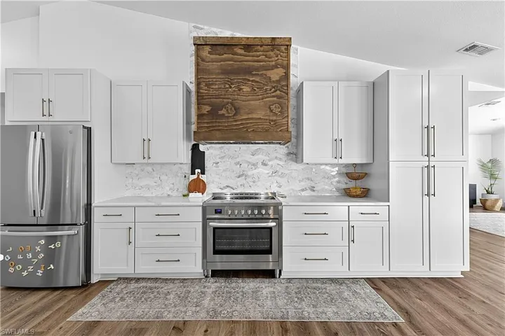 17 Se 15th Ave, Cape Coral, Florida 33990
