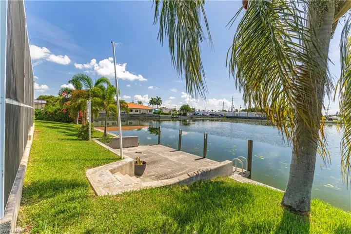 17 Se 15th Ave, Cape Coral, Florida 33990