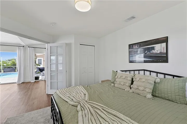 17 Se 15th Ave, Cape Coral, Florida 33990