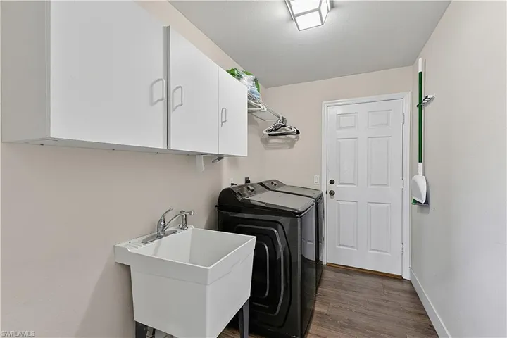 17 Se 15th Ave, Cape Coral, Florida 33990