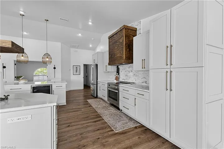 17 Se 15th Ave, Cape Coral, Florida 33990