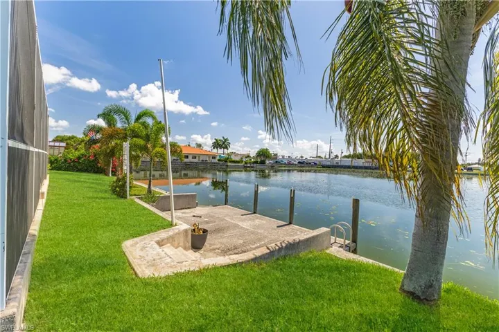 17 Se 15th Ave, Cape Coral, Florida 33990