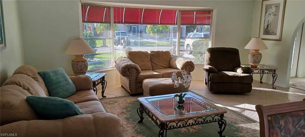 19 x 17 with sunny bay window