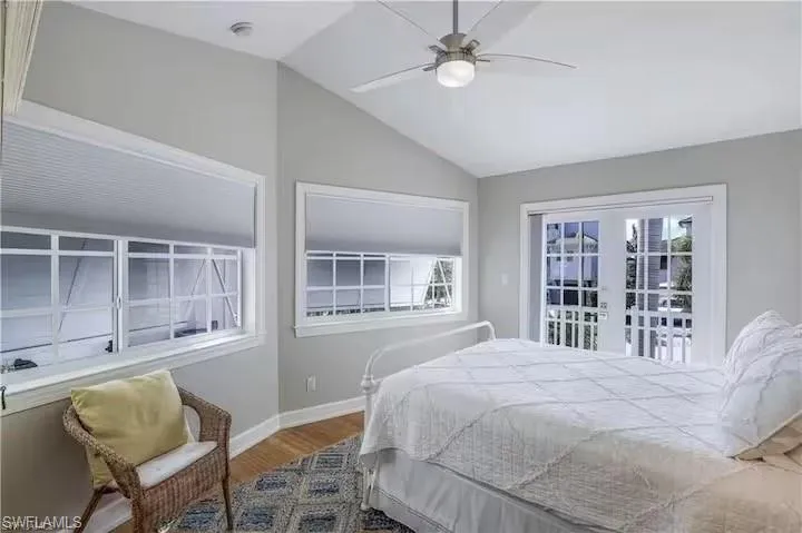 437 Trade Winds Ave, Naples, Florida 34108
