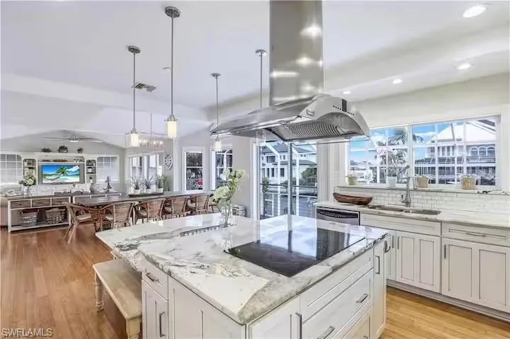 437 Trade Winds Ave, Naples, Florida 34108