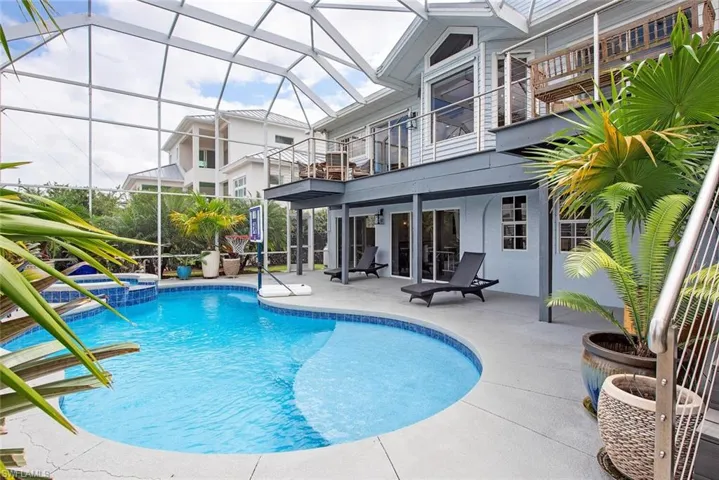 437 Trade Winds Ave, Naples, Florida 34108