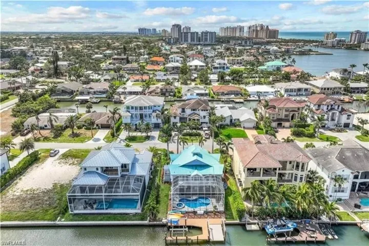 437 Trade Winds Ave, Naples, Florida 34108