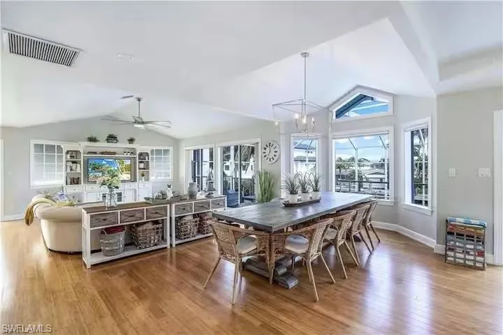 437 Trade Winds Ave, Naples, Florida 34108