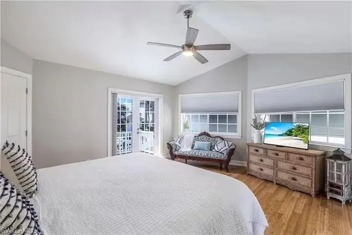 437 Trade Winds Ave, Naples, Florida 34108