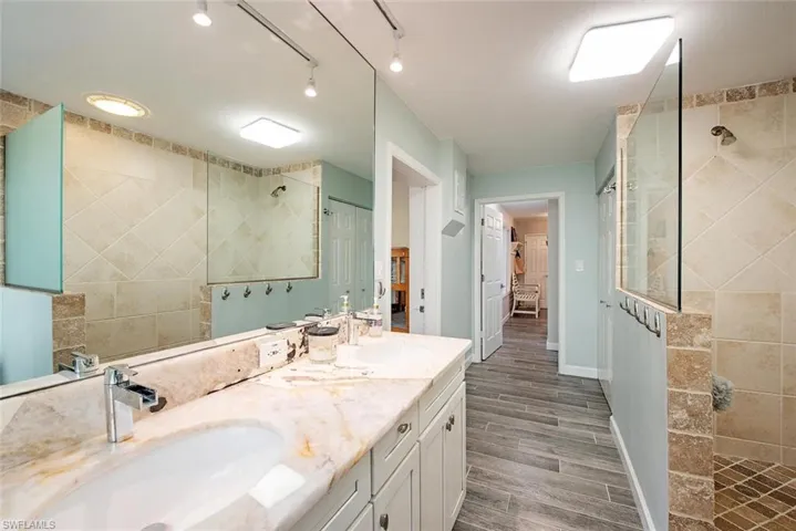 437 Trade Winds Ave, Naples, Florida 34108