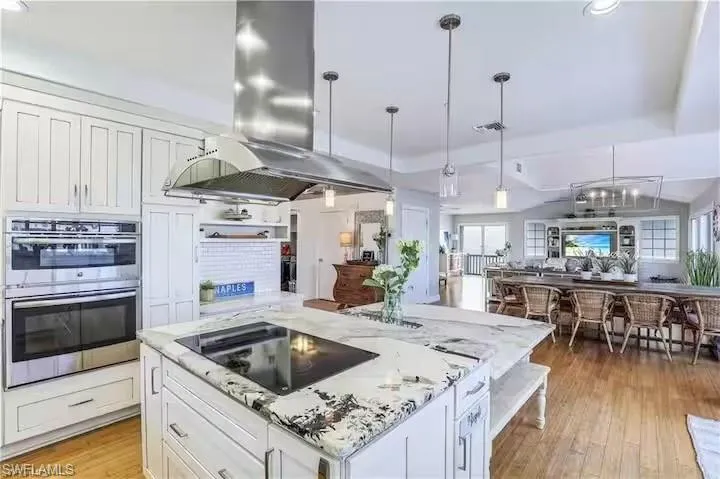 437 Trade Winds Ave, Naples, Florida 34108