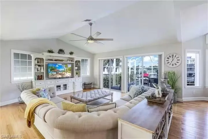 437 Trade Winds Ave, Naples, Florida 34108