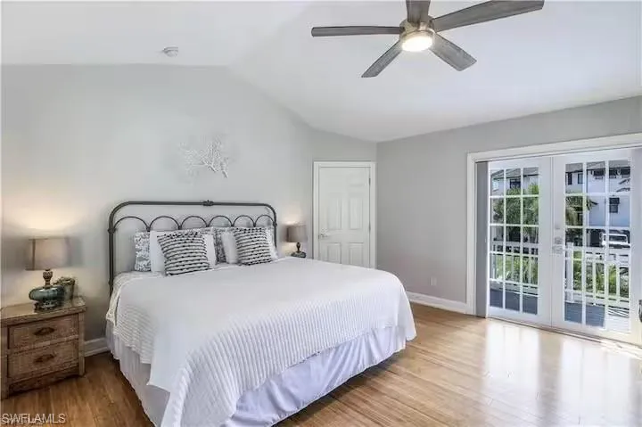 437 Trade Winds Ave, Naples, Florida 34108