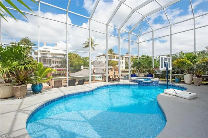 437 Trade Winds Ave, Naples, Florida 34108