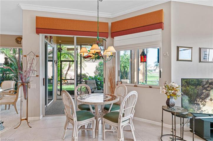BREAKFAST NOOK