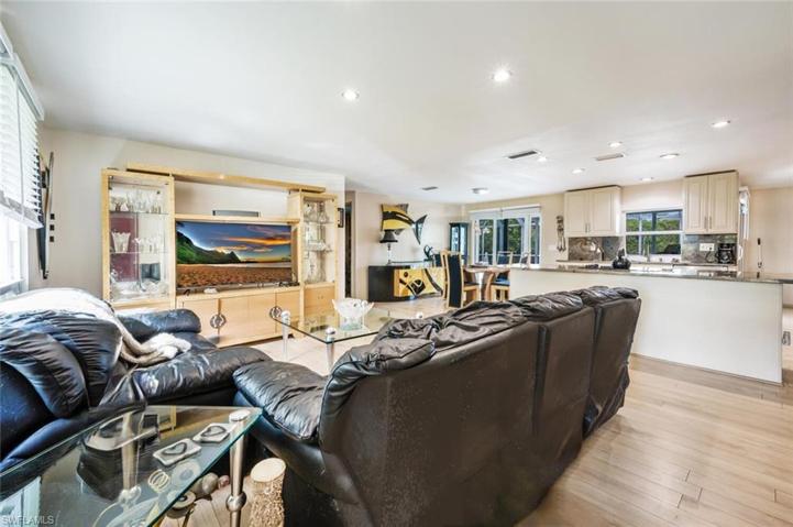 505  Landmark  DR, Naples, FL 34112