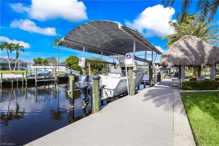 Ideal boater’s setup with lift and peaceful waterfront setting.