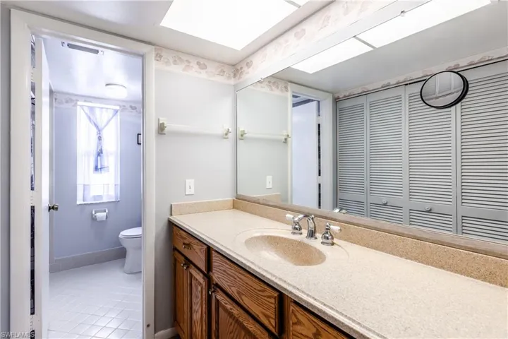 Master bath-neutral tile