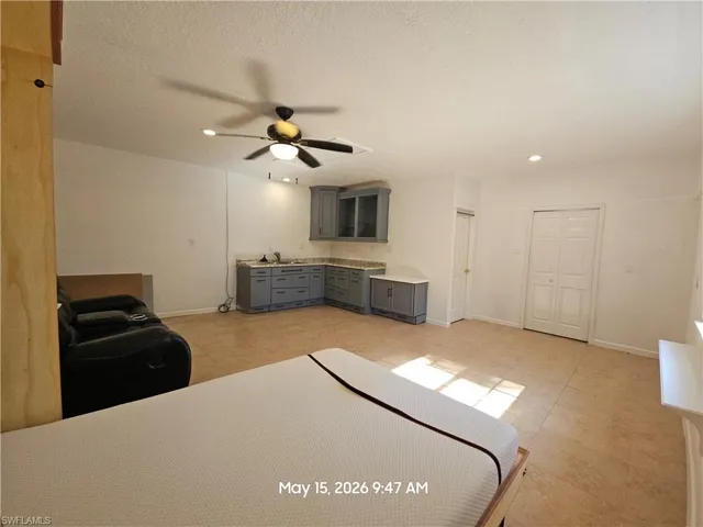 Independent loft with independent A/C split, kitchen, bath, closet and washer/dryer combo